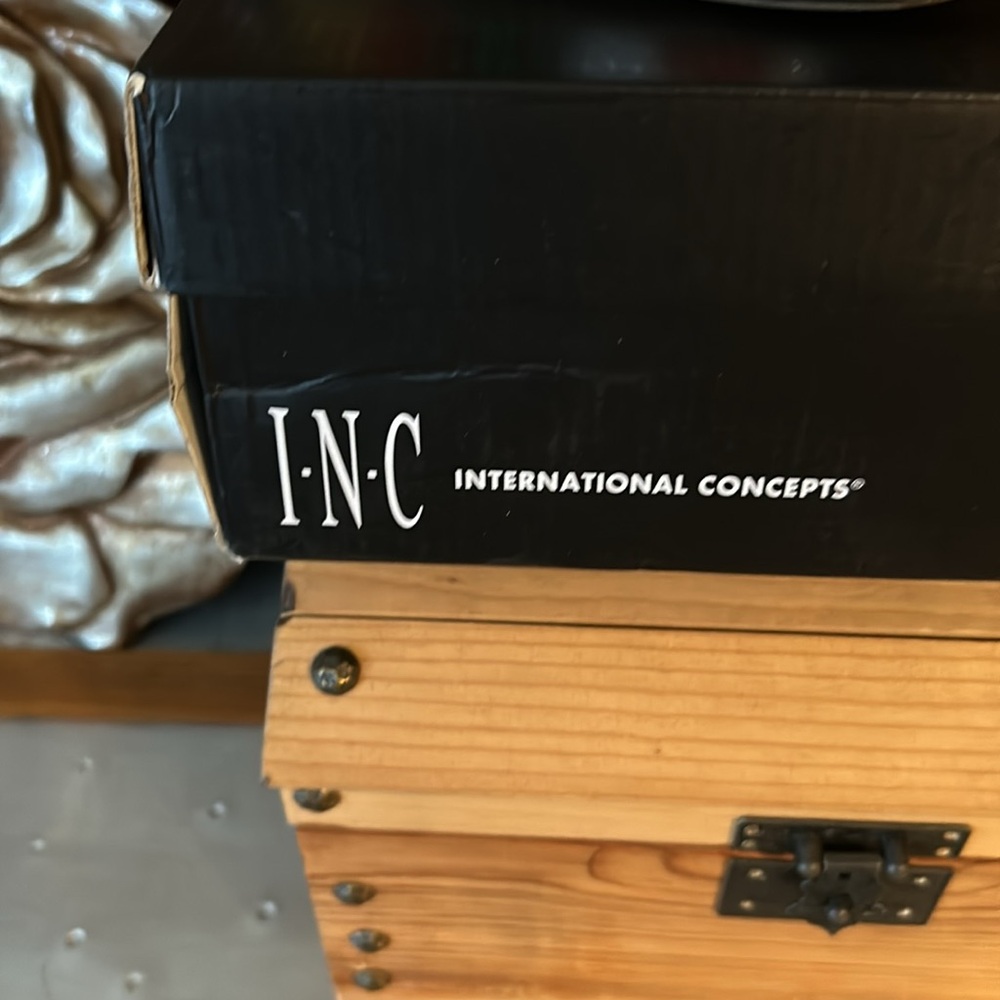 NWT: Sparkling โจ World Flag Stiletto High Heels. - Picture 4 of 5